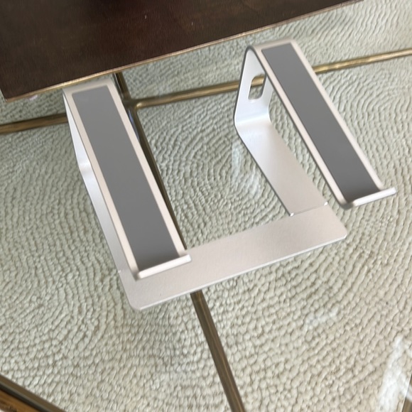 Laptop riser - Picture 1 of 1